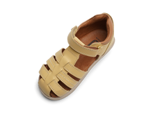 Sandalia barefoot I-Walk Roam Arena y Caramelo para niña de BOBUX ESPAÑA, con diseño cómodo y ligero para niños.
