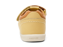 Sandalia IWalk Roam Arena para niña en color caramelo, con diseño barefoot y suela flexible de BOBUX ESPAÑA.