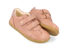 Calzado barefoot I Walk Sprite rosa y glitter rosa claro para niña de BOBUX ESPAÑA Y PORTUGAL, con suela flexible y diseño cómodo.