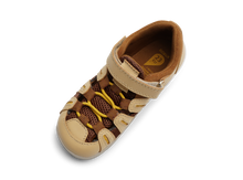 Sandalia deportiva Barefoot I Walk Cumbre Arena y Caramelo para niño de BOBUX ESPAÑA Y PORTUGAL, con suela flexible y diseño cómodo