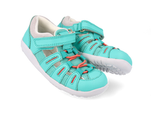 Sandalia deportiva I Walk Summit turquesa para niño de BOBUX, con diseño barefoot y plantilla de vapor en la imagen.
