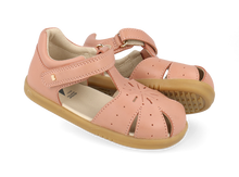 Sandalia barefoot I Walk Compass Rosa para niña de BOBUX ESPAÑA Y PORTUGAL, con diseño cómodo y color rosa brillante.