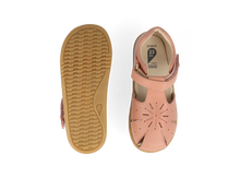 Sandalia barefoot I Walk Compass Rosa para niña de BOBUX ESPAÑA Y PORTUGAL, con diseño en rosa y tiras ajustables.