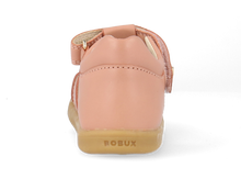Sandalia barefoot I Walk Compass Rosa para niña de BOBUX, con suela flexible y diseño color rosa para niños.