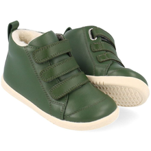 Bota Barefoot I Walk Hi Court Arctic Forest para niño de la marca BOBUX ESPAÑA Y PORTUGAL, con diseño en tonos forestales.