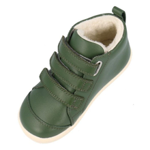 Bota Barefoot I Walk Hi Court Arctic Forest para niño, calzado de marca BOBUX, con diseño en tonos verdes y suela resistente.