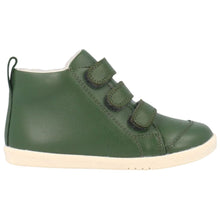 Botas Barefoot I Walk Hi Court Arctic Forest para niños de la marca BOBUX, con diseño de corte alto y estampado forestal.