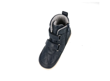 Bota barefoot I Walk Patch Navy para niño de la marca BOBUX ESPAÑA Y PORTUGAL, con suela flexible y diseño en color azul marino.