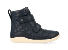 Bota infantil BOBUX I Walk Patch Navy para niño, calzado barefoot con suela flexible en color azul marino.