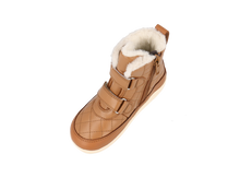 Sandalia IWalk Barefoot BOBUX para niños en color caramelo con parche Ártica, calzado cómodo y flexible para niños.