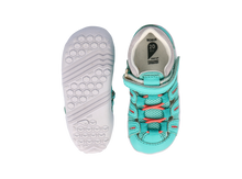 Sandalia Step UP BOBUX ESPAÑA para bebés en turquesa, ideal para los primeros pasos, con diseño respetuoso y cómodo.