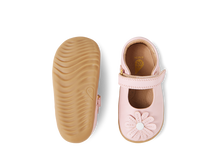 Calzado respetuoso Bobux Iberia Step Up Pixie Parfait Pink para los primeros pasos del bebé, en color rosa.