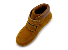 Bota Barefoot Kid+ Timber Mustard para niño de la marca Bobux Iberia, color mostaza, con suela flexible y diseño infantil
