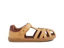 Sandalia barefoot para niño BOBUX Cross Jump Oak Buff, diseño cómodo y ligero con suela flexible para niños.