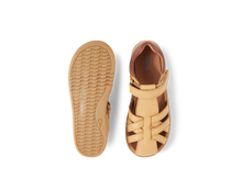 Sandalia Barefoot para niños BOBUX Cross Jump Oak Buff, calzado ligero y flexible con diseño cómodo para niños.