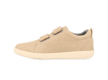 Calzado Barefoot Kid+ Grass Court Canvas Oat Milk de BOBUX para niños, calzado ligero y cómodo en color crema con suela de goma