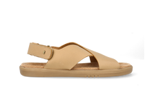 Sandalia Barefoot Kid+ Glide Parchment para niño de BOBUX, calzado infantil con suela delgada y diseño cómodo para niños.