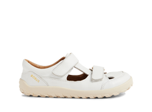 Sandalia Barefoot Kid+ Troop para niño en color blanco, con diseño cómodo y flexible de BOBUX ESPAÑA.