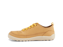 Calzado Barefoot Kid+ Evo Oak Buff para niño de BOBUX, zapato infantil ligero y flexible en color beige con suela antideslizante.