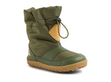 Calzado Step Up para bebés en color bronce y verde de BOBUX ESPAÑA, ideal para los primeros pasos.