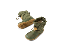 Calzado respetuoso Step Up Paden para bebés en color bronce y verde, diseñado para los primeros pasos, de BOBUX ESPAÑA.