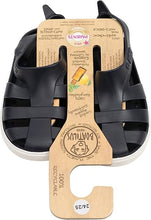 Sandalias Boatilus BIOTY de estilo casual con tiras de cuero y suela antideslizante, en color neutro.