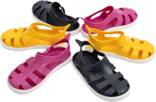 Sandalias Boatilus BIOTY de colores con diseño cómodo y estilo moderno, vistas desde el frente en la imagen.