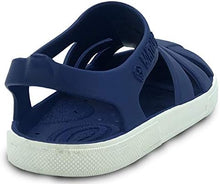 Sandalias Boatilus BIOTY de color beige con tiras de tela y suela de goma, ideales para verano y uso casual.