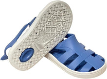 Sandalias Boatilus BIOTY de color beige con diseño cómodo y moderno, hechas para uso casual y verano.