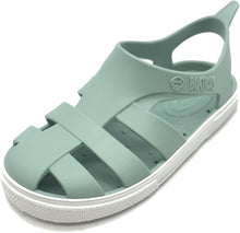 Sandalias Boatilus BIOTY con diseño moderno, visibles en la imagen, cómodas y perfectas para el verano.