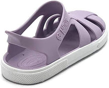 Sandalias Boatilus BIOTY de color beige, con tiras de cadena y suela de goma, ideales para verano y uso casual.