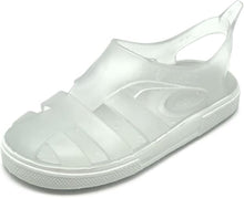 Sandalias Boatilus BIOTY con tiras de tela y suela de goma, ideales para verano y uso casual.