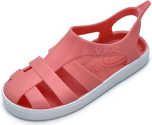 Sandalias Boatilus BIOTY de color beige con correas ajustables y suela de goma, ideales para comodidad y estilo en verano.