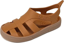 Sandalias Boatilus BIOTY de color beige con tiras y suela de goma, ideales para verano y uso casual.