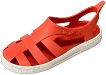 Sandalias Boatilus BIOTY con tiras de color y suela antideslizante, perfectas para verano y comodidad.
