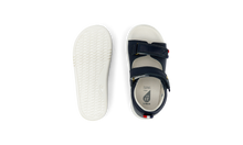 Sandalia barefoot I Walk Rise para niño en color navy, con suela flexible y diseño cómodo, de BOBUX ESPAÑA Y PORTUGAL.