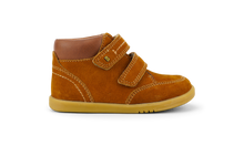 Bota barefoot I Walk Timber Mostaza para niña de la marca Bobux Iberia, con suela flexible y diseño en color mostaza.