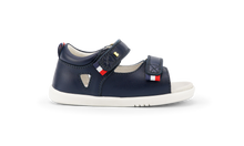 Sandalia IWalk Rise para niño en color navy, con diseño barefoot y suela flexible, de la marca BOBUX ESPAÑA Y PORTUGAL.