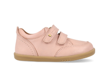Calzado barefoot I Walk Timber Low Dusk Perla para niña, zapato cómodo y ligero de BOBUX con diseño en tonos perla y madera.