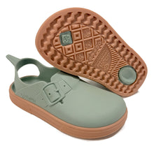 Sandalias Boatilus BOSTYVEG en verde pastel y beige, con diseño cómodo y estilo elegante para el verano.