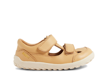 Sandalia Step UP para bebé de la marca BOBUX ESPAÑA Y PORTUGAL, calzado respetuoso para los primeros pasos, color Troop Oak Buff.