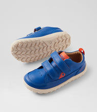 Calzado barefoot I Walk Dawn Dazzling Blue para niño, zapatillas deportivas ligeras y flexibles de BOBUX España y Portugal.