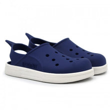 Sandalia Boatilus CLOGGY en color neutro, con diseño cómodo y resistente, perfecta para uso diario y estilo casual.