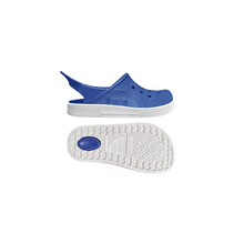 Sandalias Boatilus CLOGGY con diseño cómodo y resistente, en color neutro, ideales para uso casual y verano.