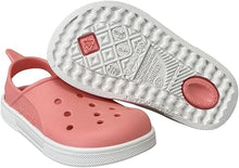 Sandalias Boatilus CLOGGY de color gris con banda de tela y suela de goma, vista lateral.