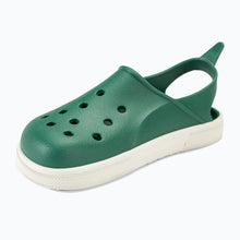 Sandalias Boatilus CLOGGY con tiras de cuero en tono marrón y suela de goma, ideales para uso casual y cómodo.