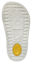 Sandalias Boatilus CLOGGY en amarillo y blanco, con diseño cómodo y estilo casual, mostrando la parte superior y su suela ligera.