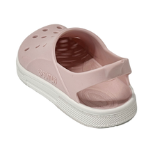 Sandalias Boatilus CLOGGY en rosa viejo y blanco, estilo cómodo y casual, con suela de goma y diseño moderno.