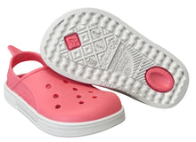 Sandalias Boatilus CLOGGY en color fucsia Barbie y blanco, con diseño cómodo y estilo moderno para mujer.