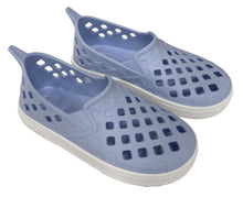Sandalias Boatilus EASY VEG en color celeste y blanco, con diseño cómodo y estilo casual.